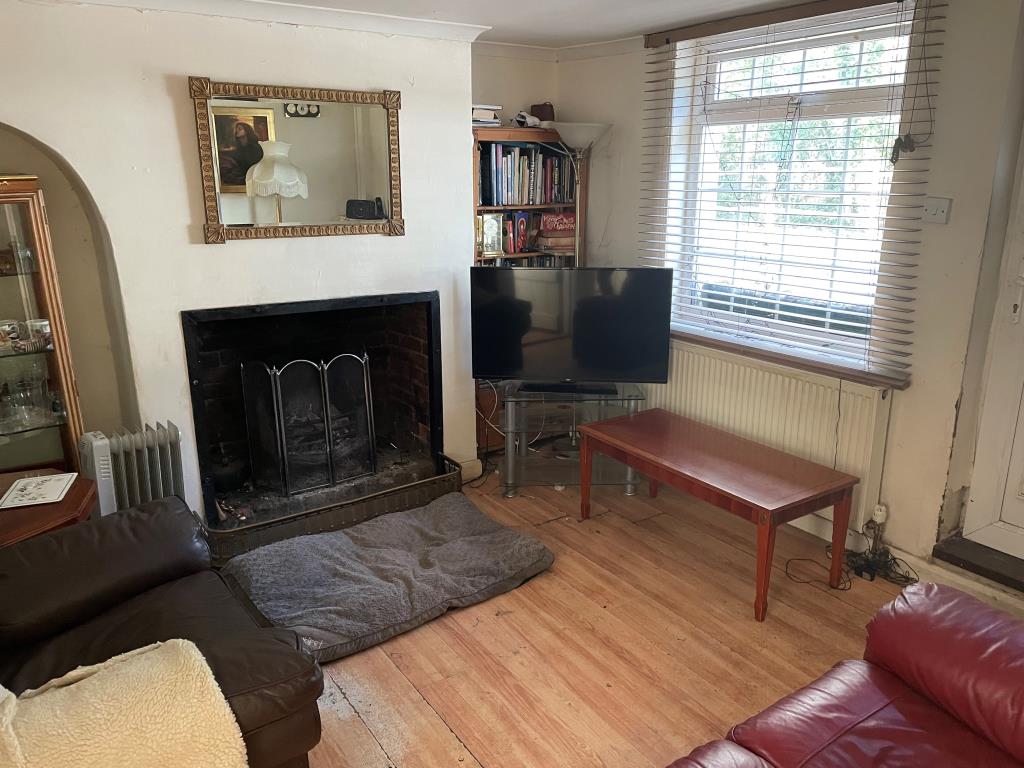 Lot: 116 - FOUR-BEDROOM COTTAGE FOR INVESTMENT - 